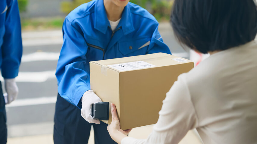 スタッフ C